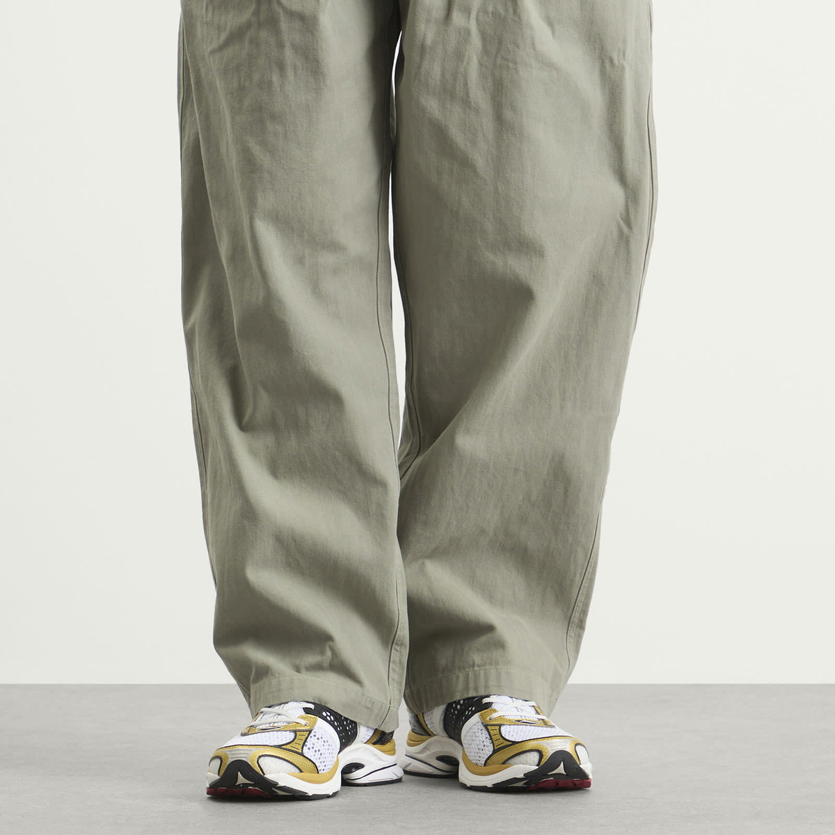 Saucony Progrid Paramount Sneaker in White/Gold