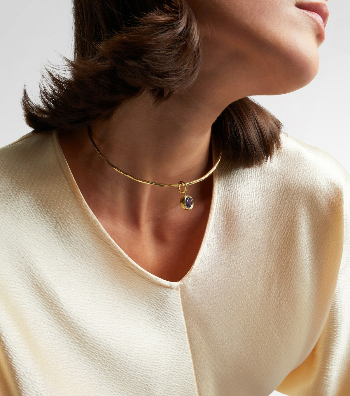 Octavia Elizabeth Olivia 18kt gold pendant choker with diamonds and tanzanite