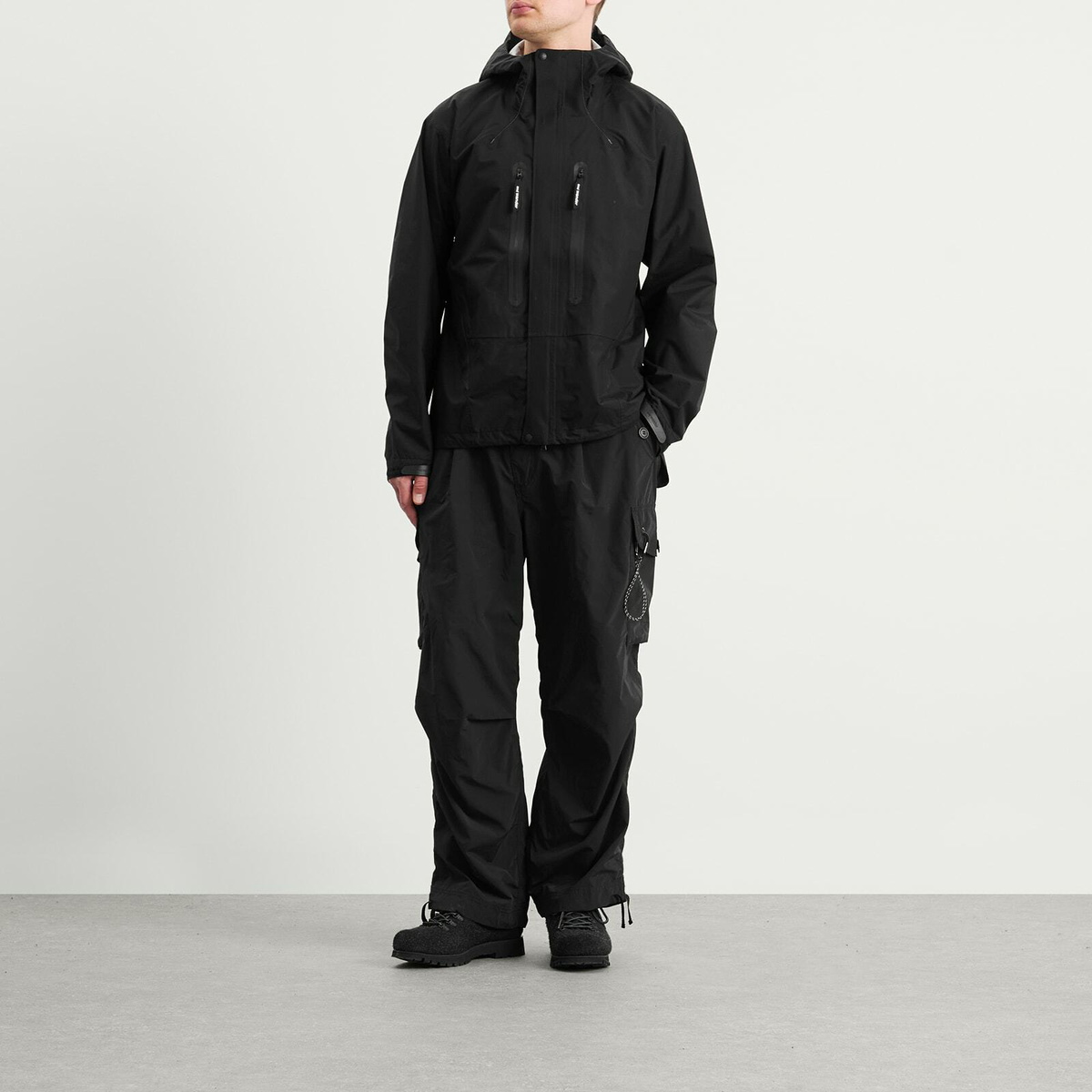 and wander Men's 2.5L Hiker Rain Jacket in Black