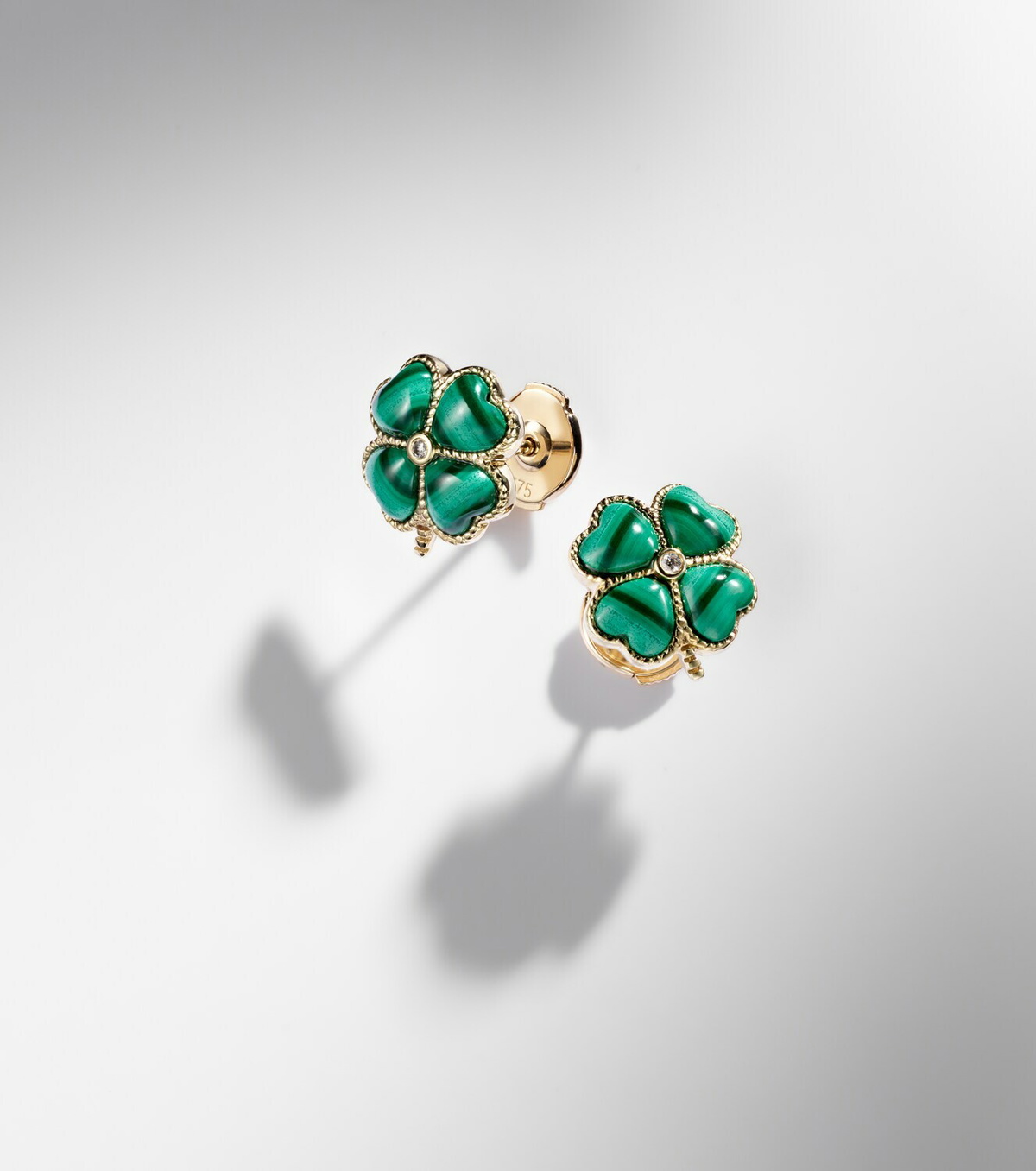 Yvonne Léon Puces Dôme Trèfle 9kt gold earrings with malachite and diamonds
