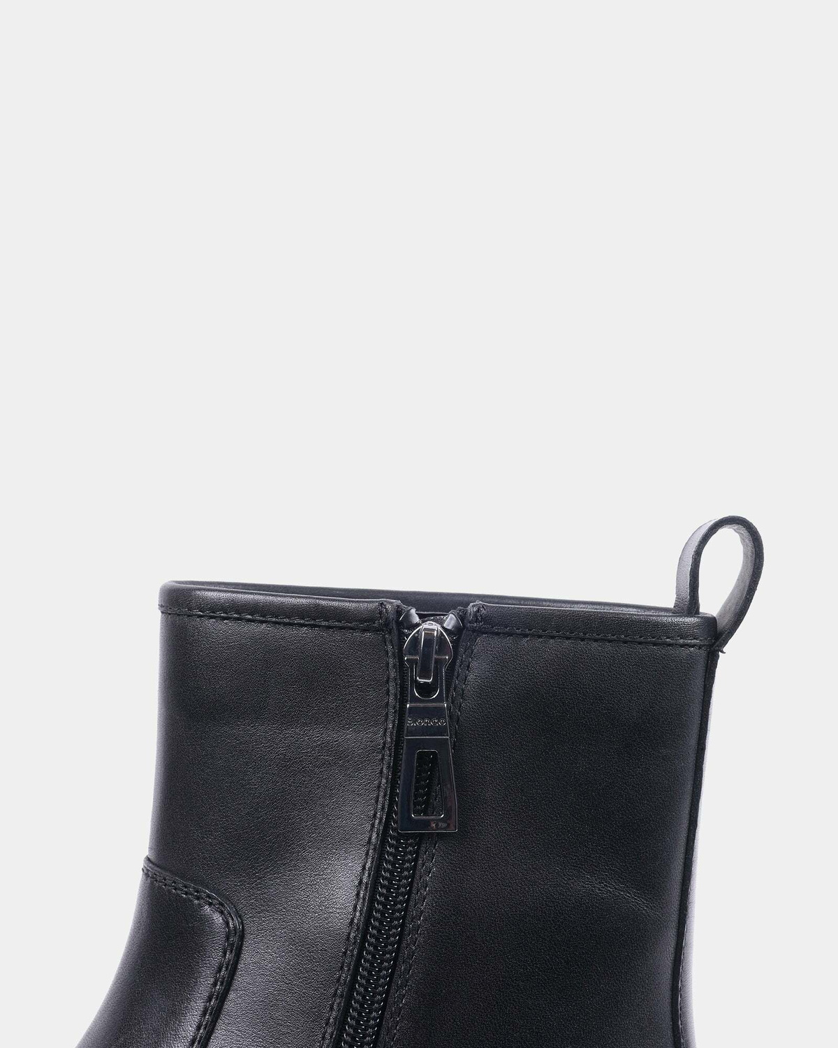Steve Madden Seann Boots in Black
