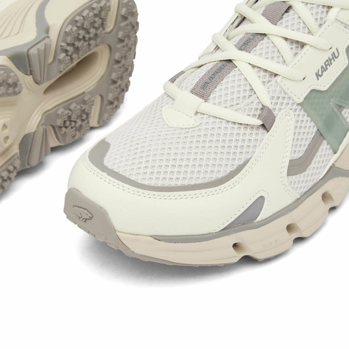 Karhu Men's Super Fulcrum Sneaker in Icicle/Green Milieu