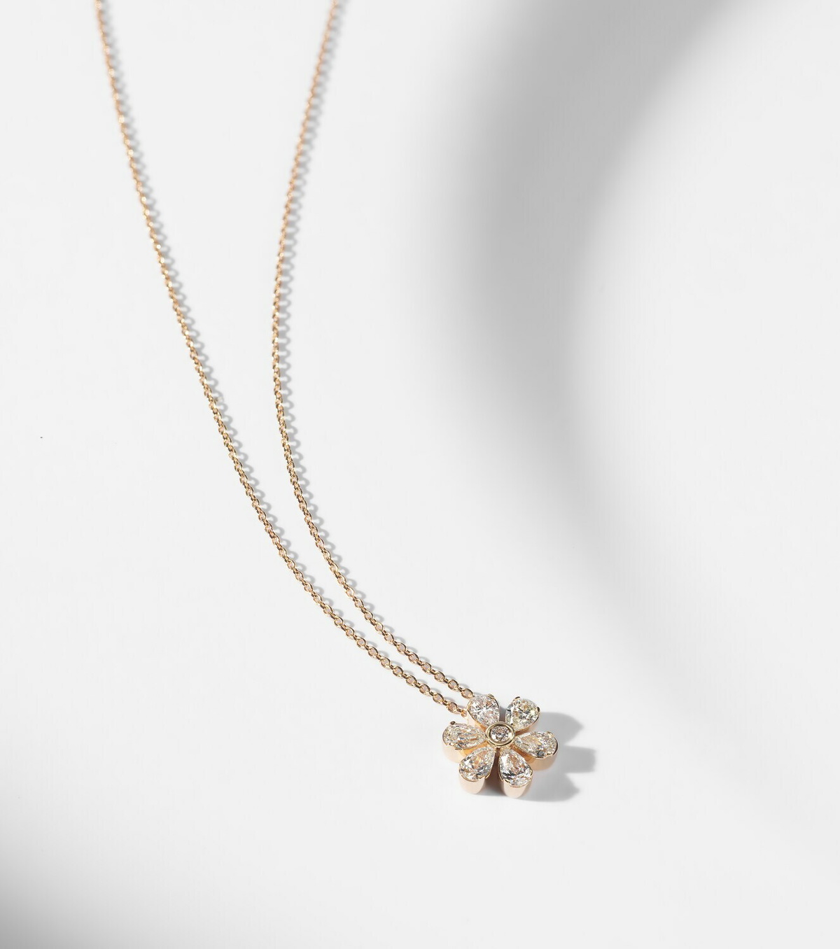 Sophie Bille Brahe Cosmos Simple 18kt gold pendant necklace with diamonds