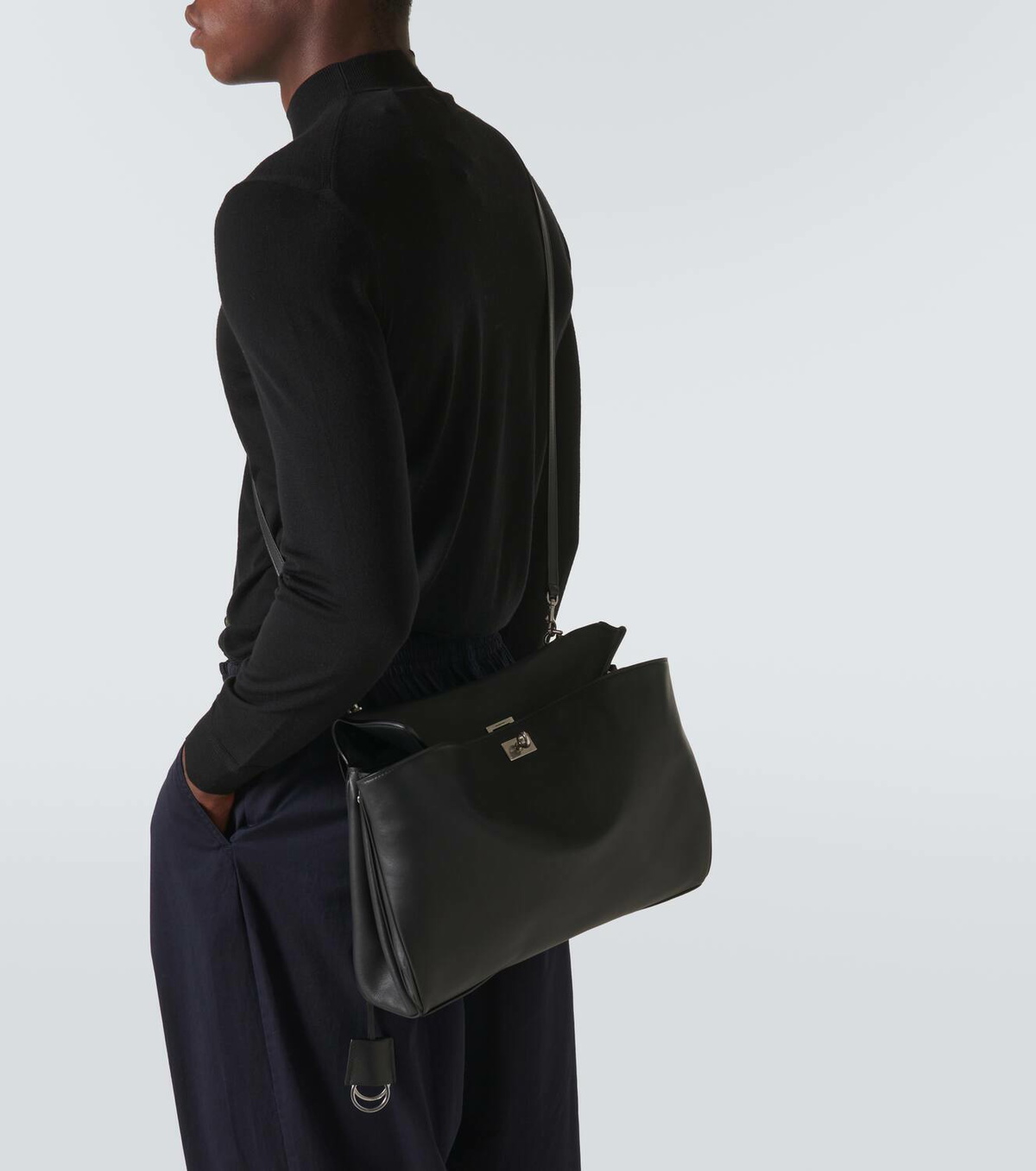 【送料&関税込】Balenciaga Black Leather Medium Modu Shoulde Balenciaga Black Leather Medium Modu Shoulder Bag | italist