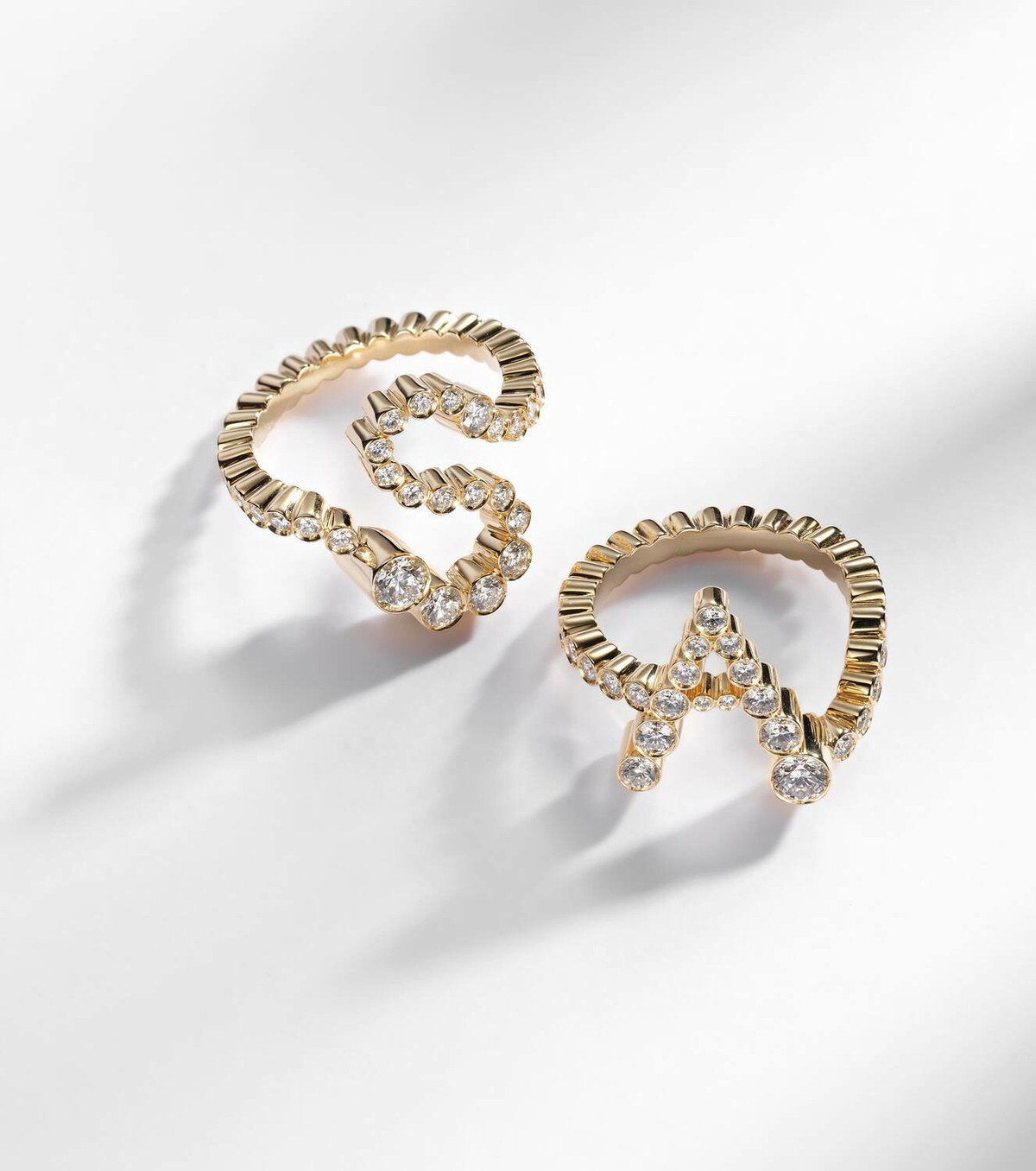 Sophie Bille Brahe Ensemble 18kt gold ring with diamonds