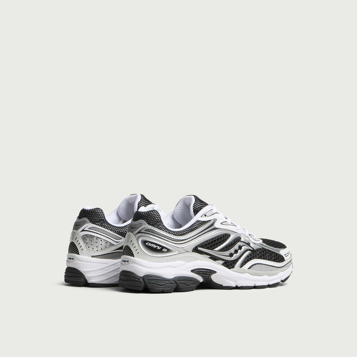 Saucony Progrid Omni 9 Sneaker in Black/White