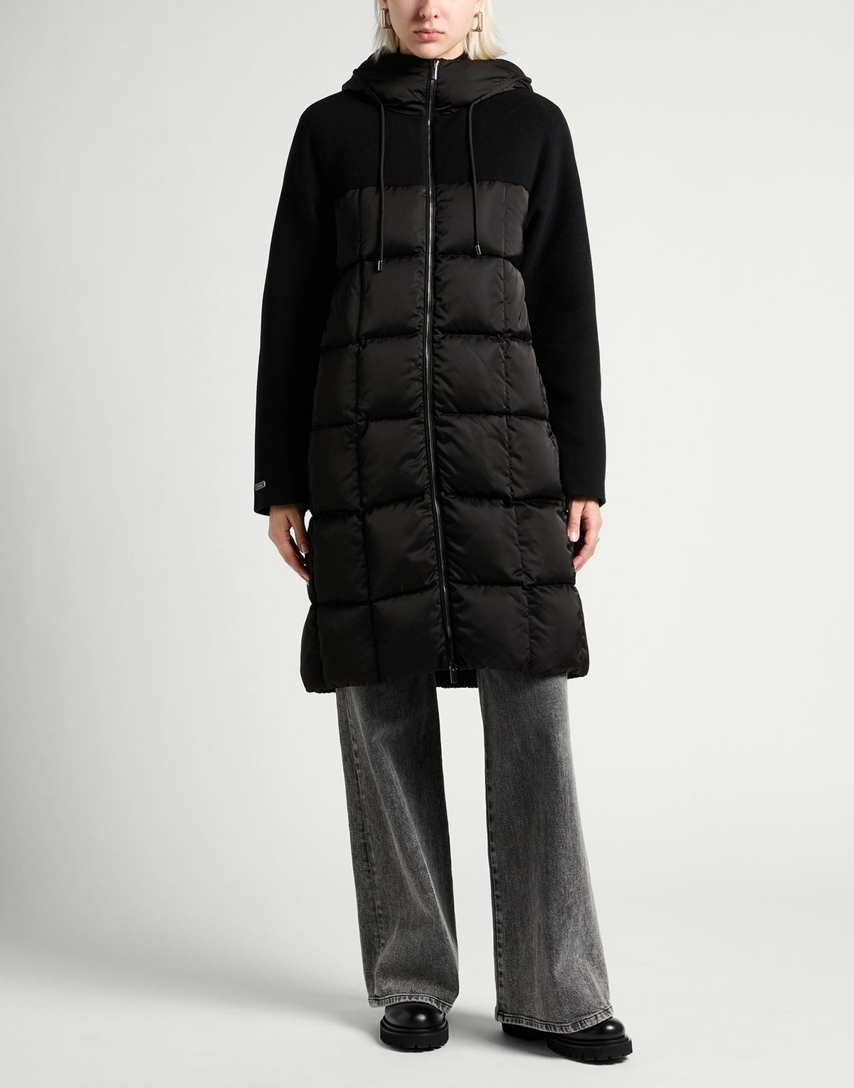 Peserico Womens Puffer in Black
