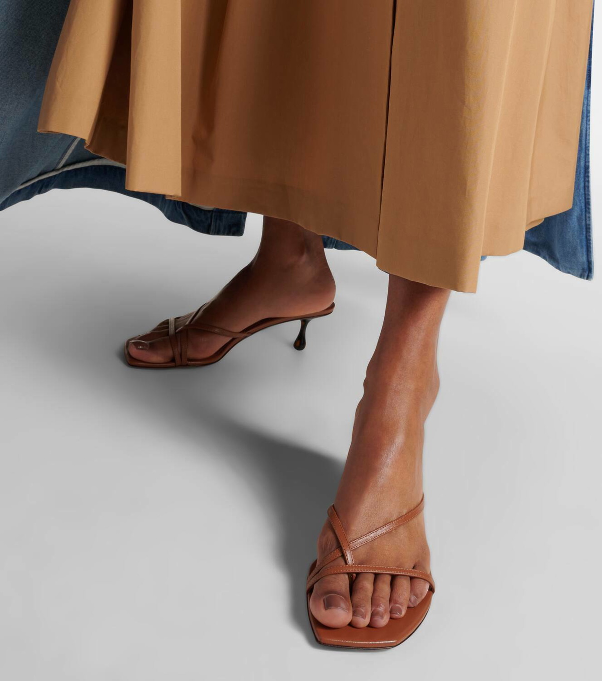 気品【Jimmy Choo】 Etana Mule 50 レザー クロッグ JIMMY CHOO Etana 50 mirrored-leather mules | NET-A-PORTER