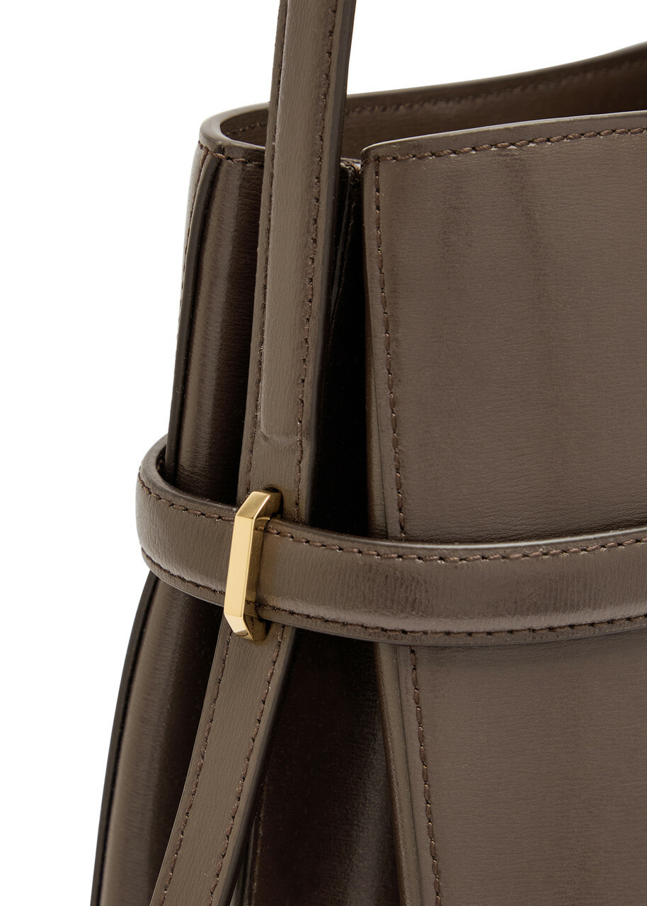 Toteme Belted Leather Bucket bag - Chocolate - One Size
