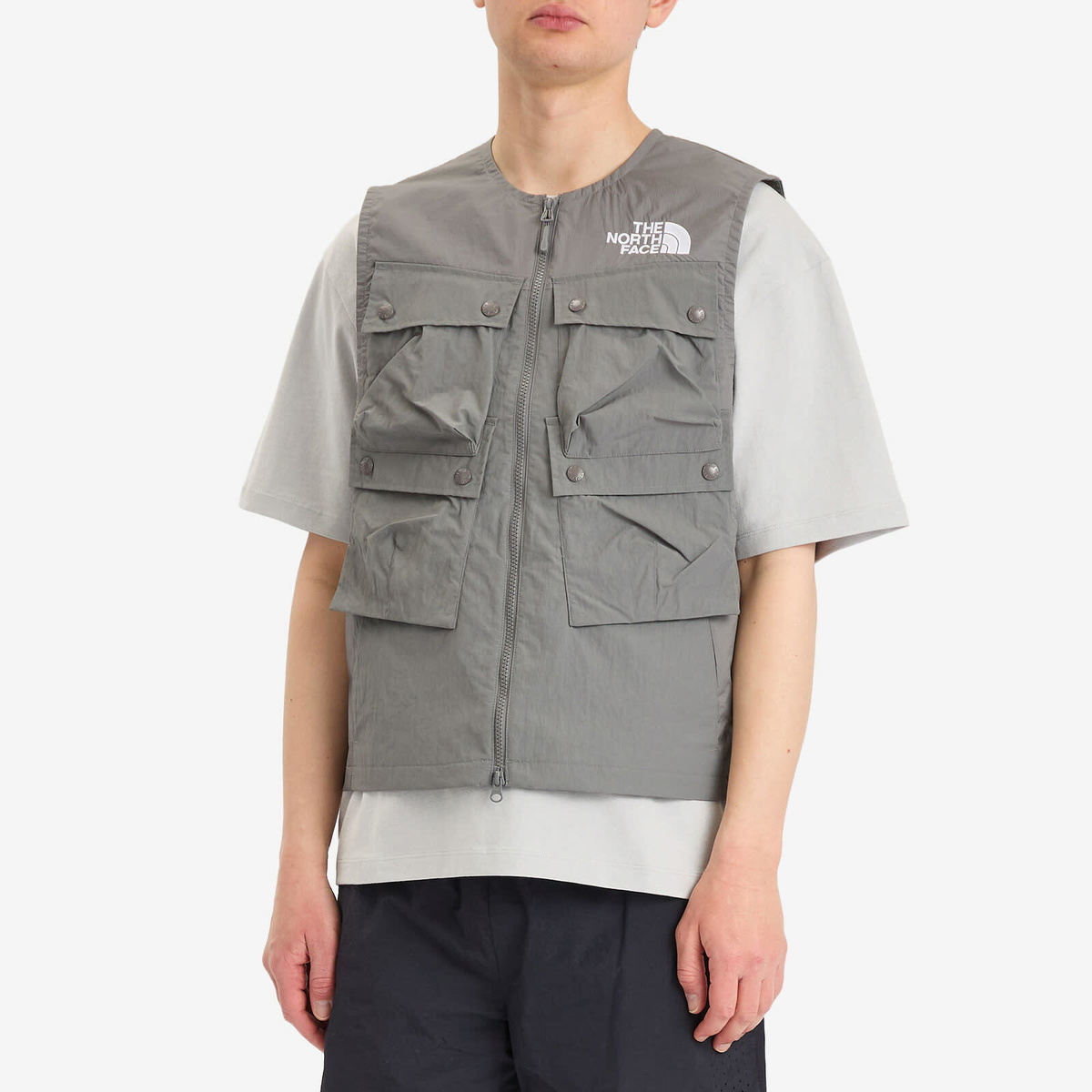 The North Face Men's Mountain Wind Vest in Smoked Pearl