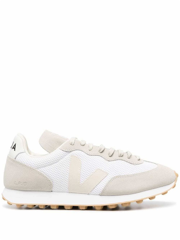 Photo: VEJA - Sneakers In White Leather