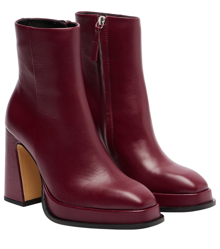 Photo: Souliers Martinez Nova Chueca 95 leather ankle boots