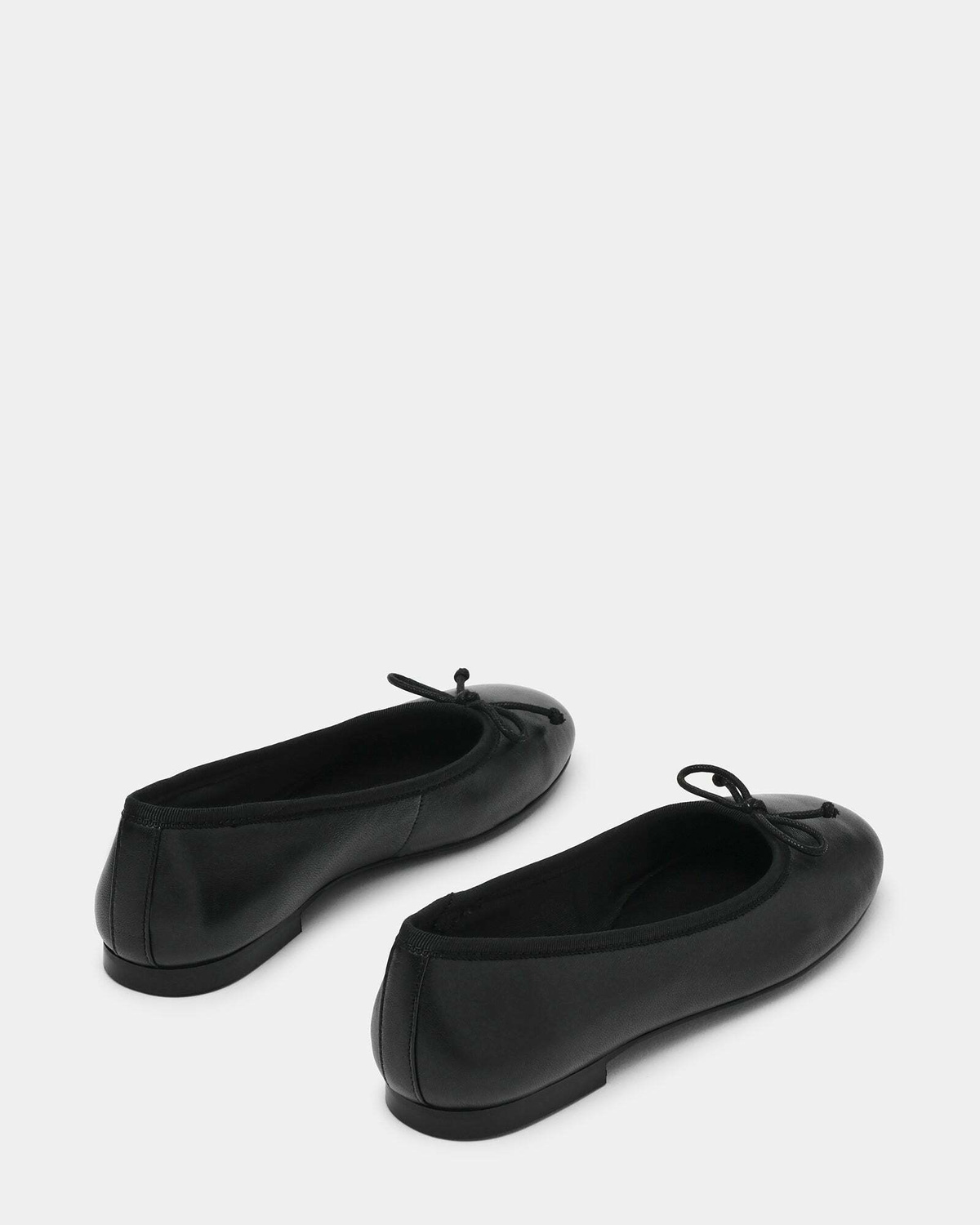 Steve Madden Selma Flats in Black