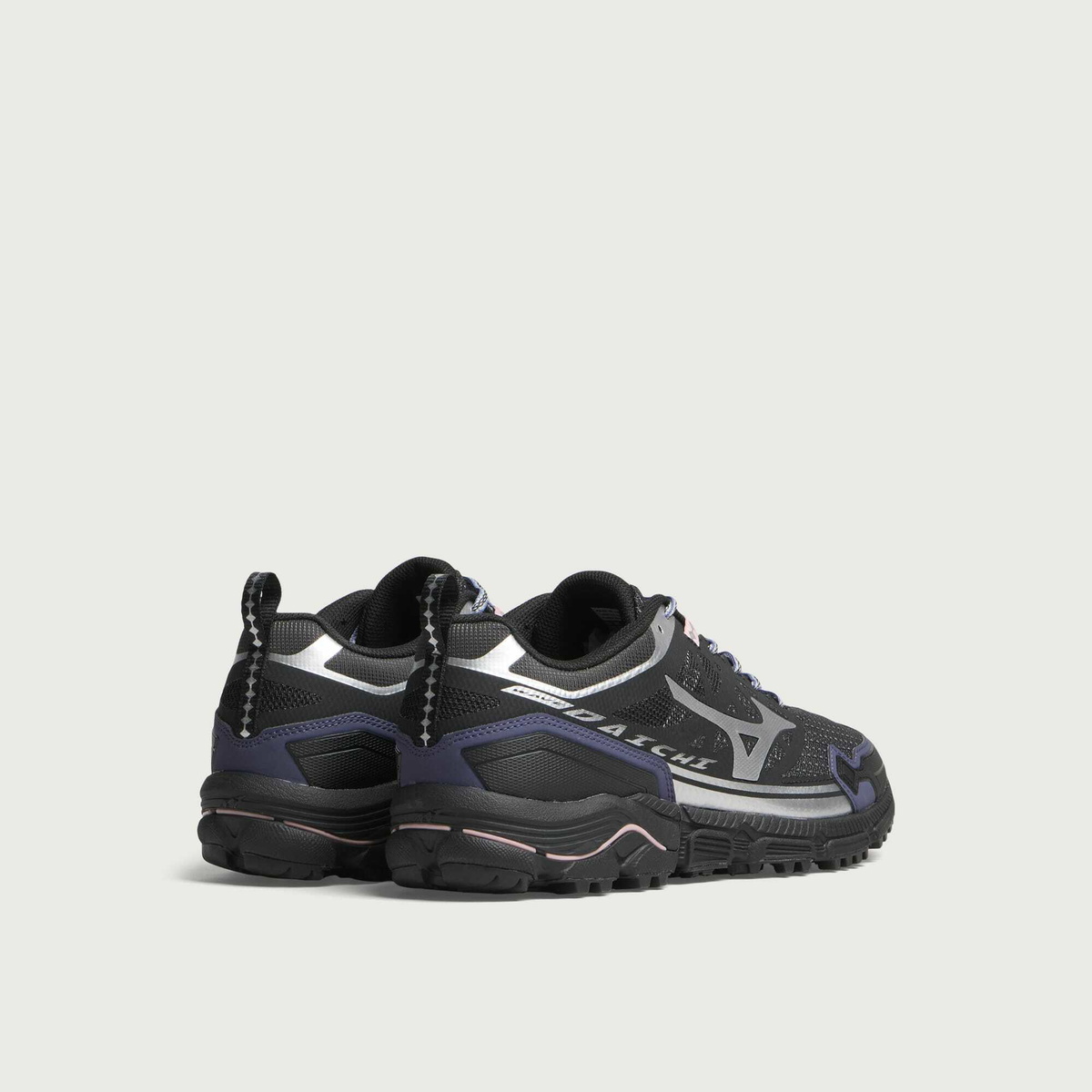 Mizuno Men's Wave Daichi LS Sneaker in Black Sand/Silver/Graystone