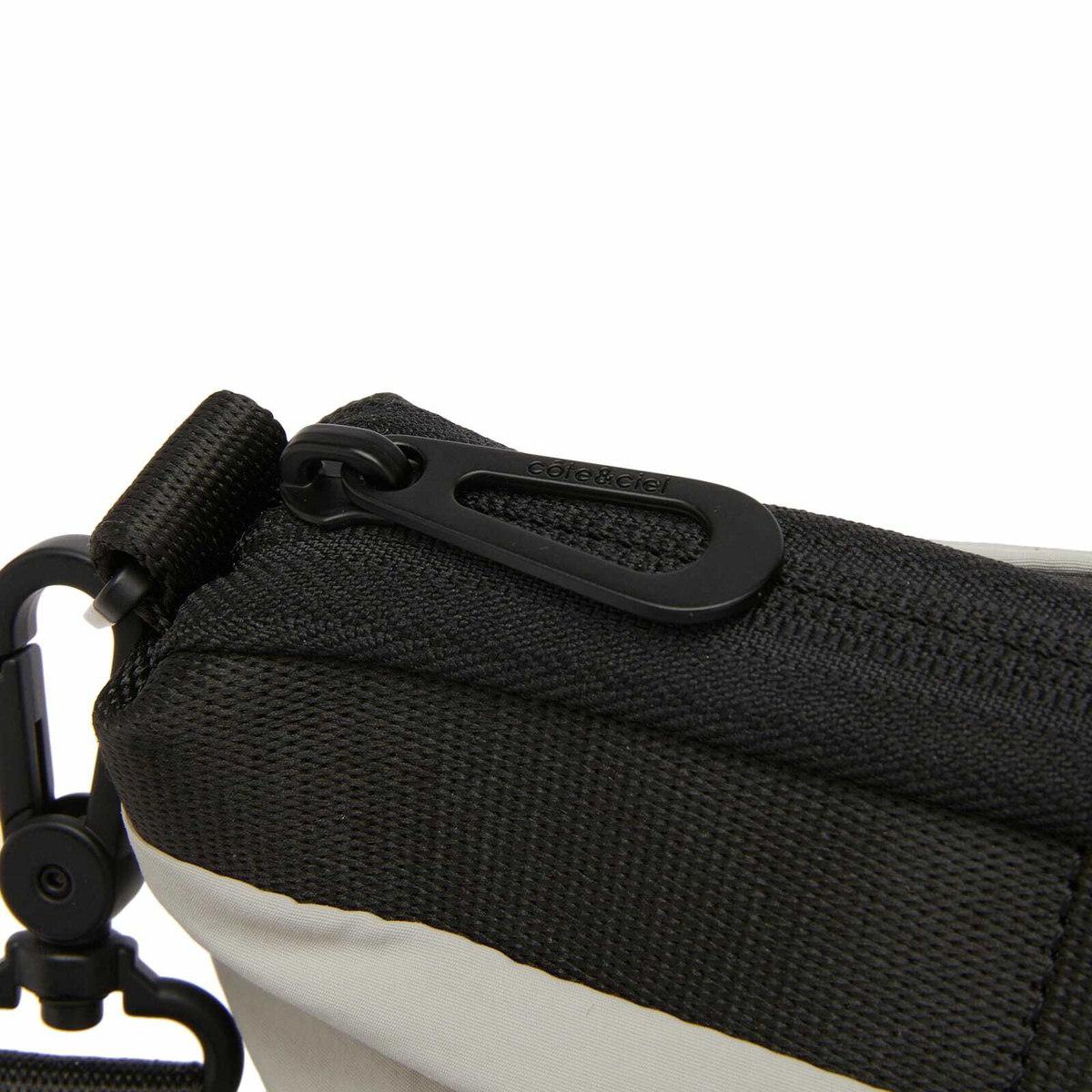 Cote&Ciel Orba Smooth Cross Body Bag in Light Grey 