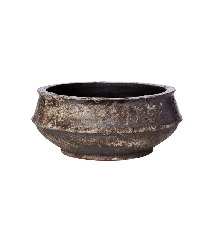 Photo: Serax Dune stonewear plant pot by Kelly Wearstler