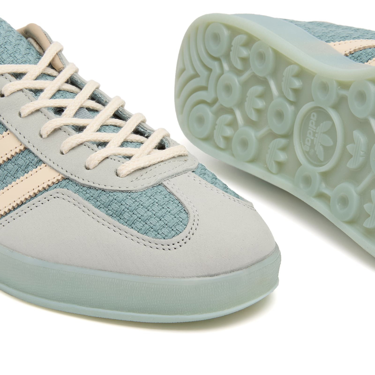 Adidas Gazelle Indoor in Light Blue/White