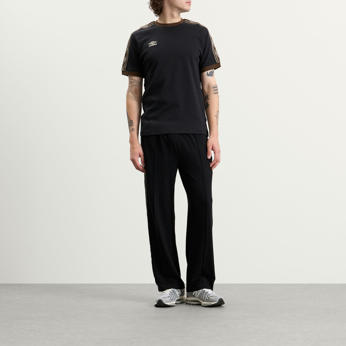 Umbro Men's Taped T-Shirt in Black/Demitasse/Pelican