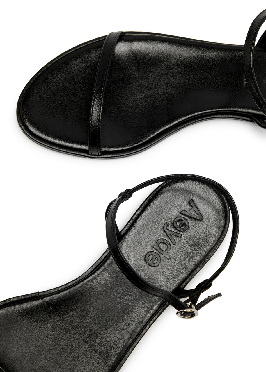 【関税込み】Danielle Sandals - Aeyde - Leather - Black Danielle Eyelet Mules – Aeyde