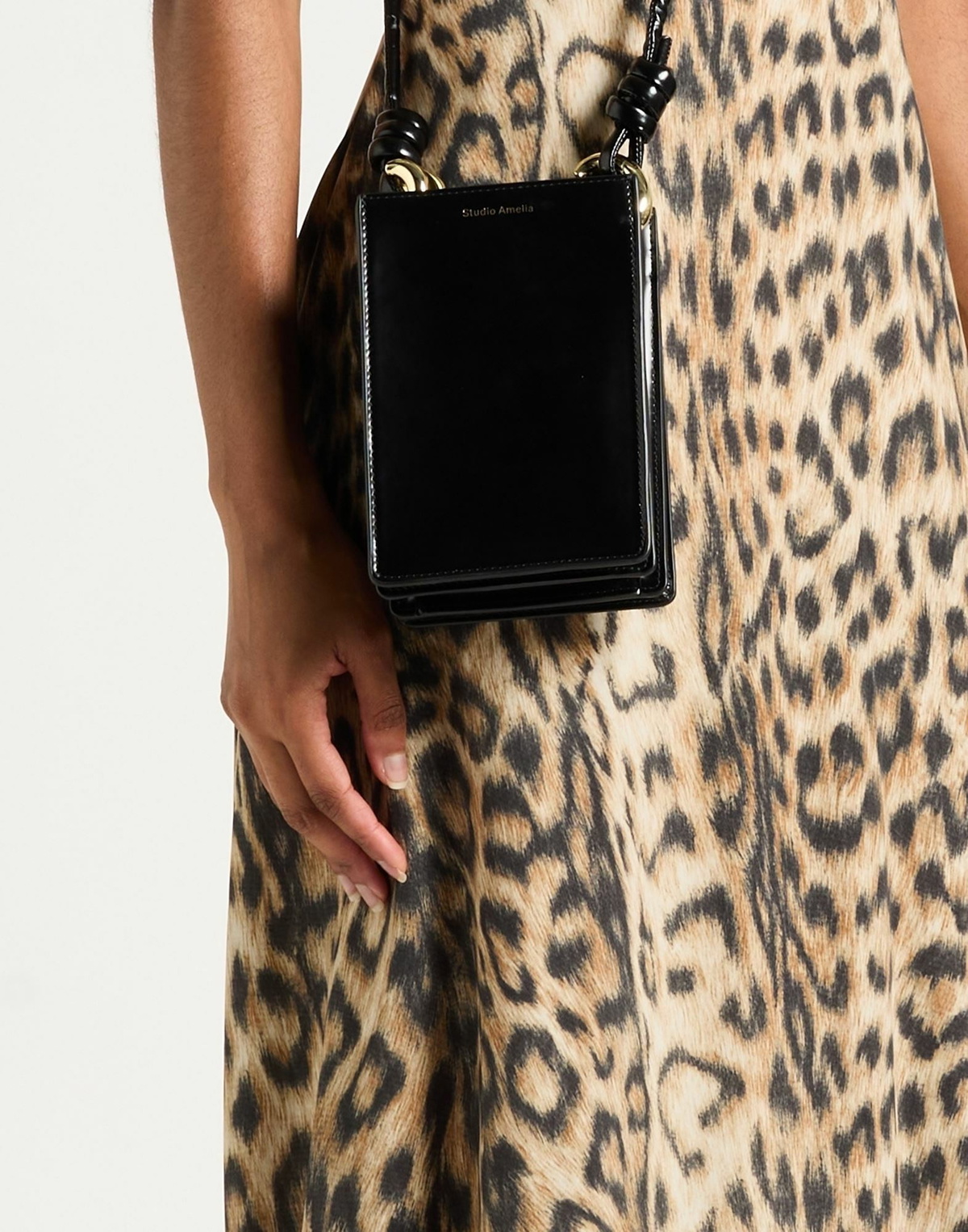 Studio Amelia Womens Cross-body bag in Black