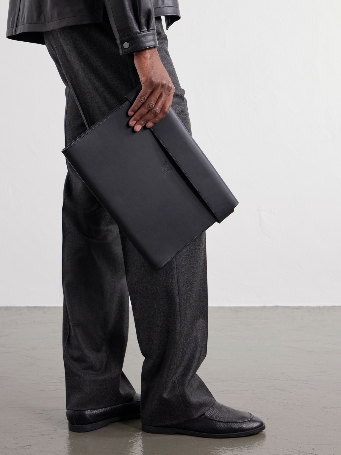 Bennett Winch - Small Folio Leather Pouch - Black