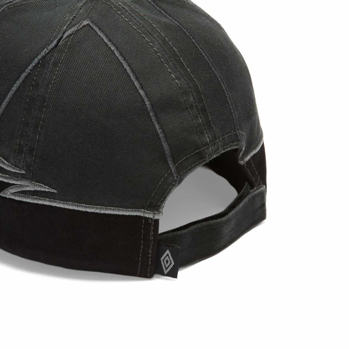 Umbro by Slam Jam Men's Goalkeeper Cap in Dark Grey 