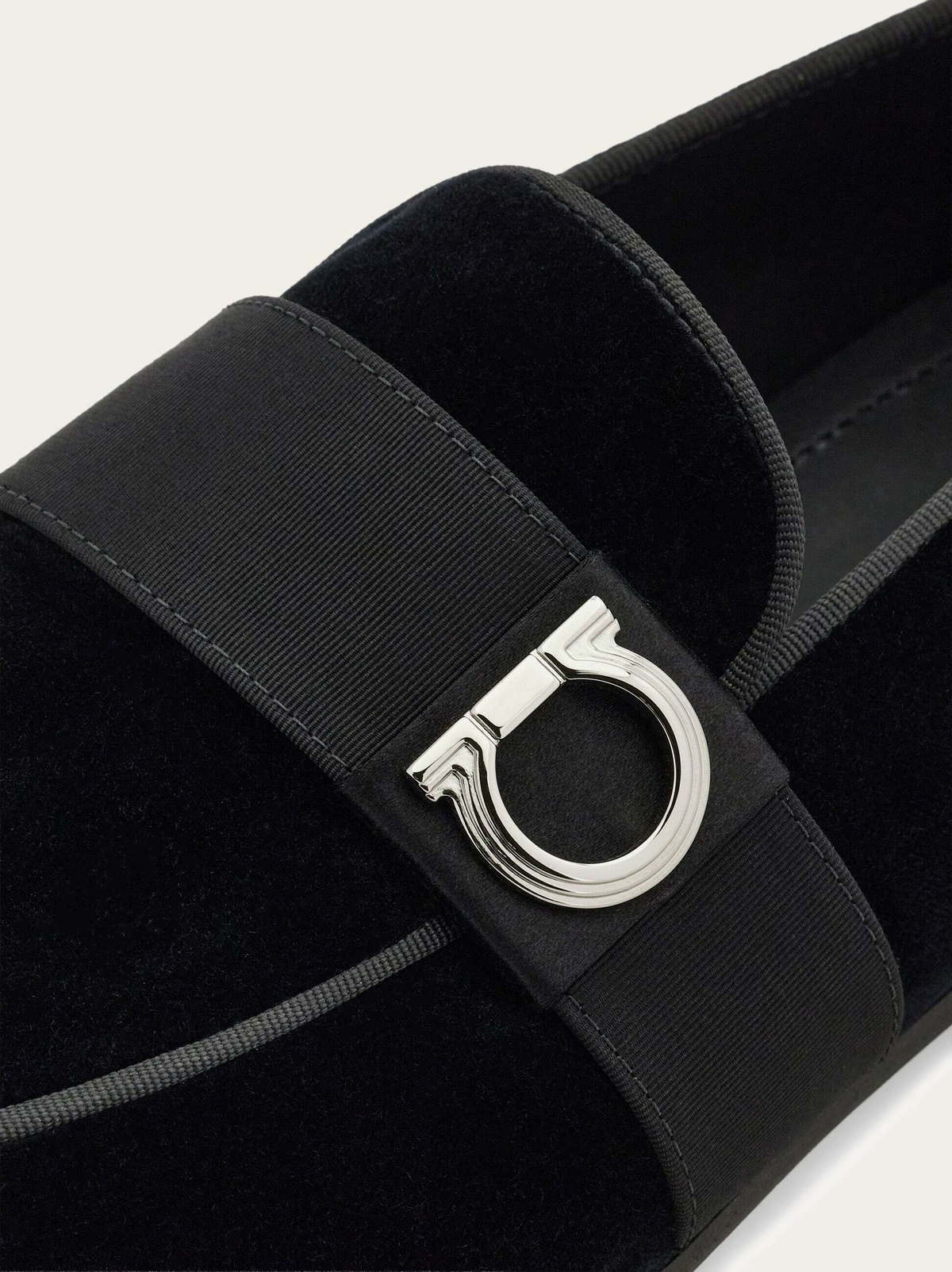 Ferragamo Mens Gancini loafer in Black