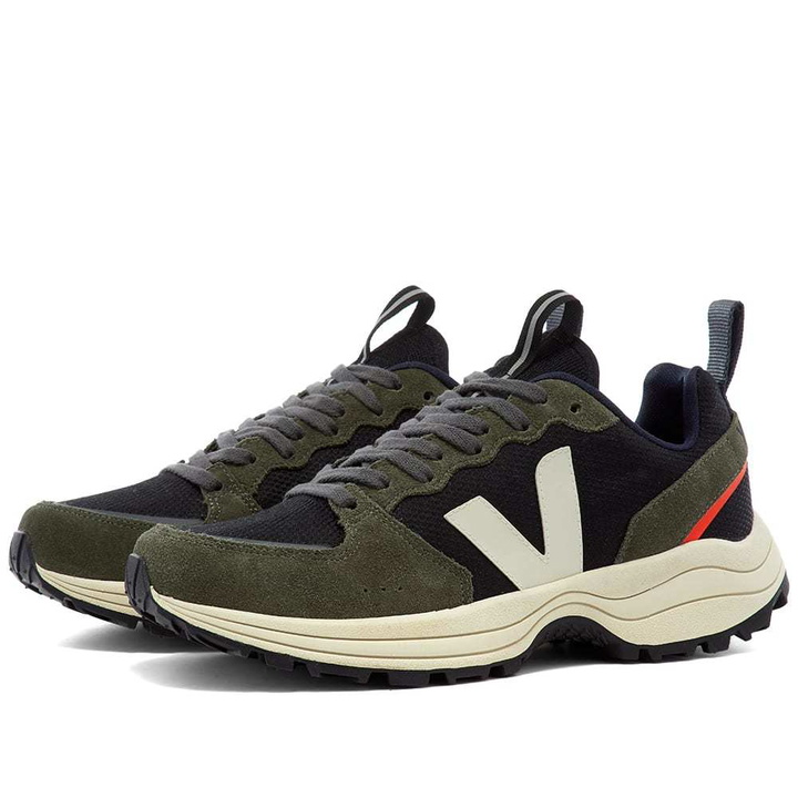 Photo: Veja Venturi Mesh Oversized Runner