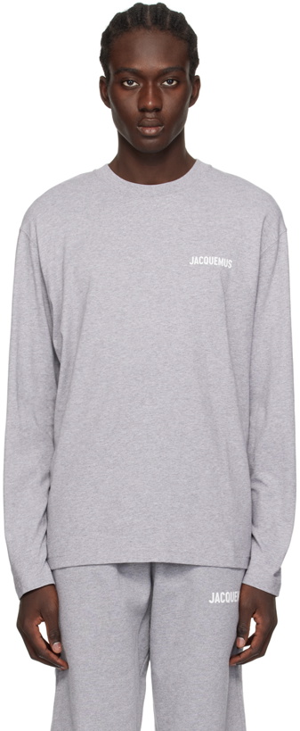 Photo: Jacquemus Grey Les Classiques 'Le T-Shirt Manches Longues' Long Sleeve T-Shirt