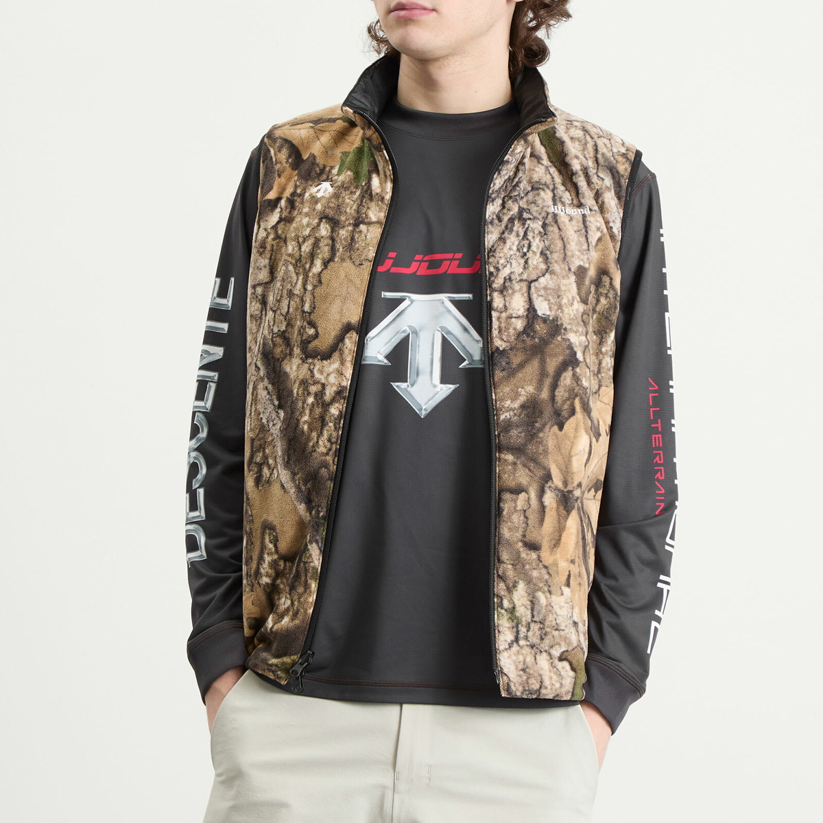 Descente Men's Allterrain x JJJJound Reversible Vest in Black/Charcoal
