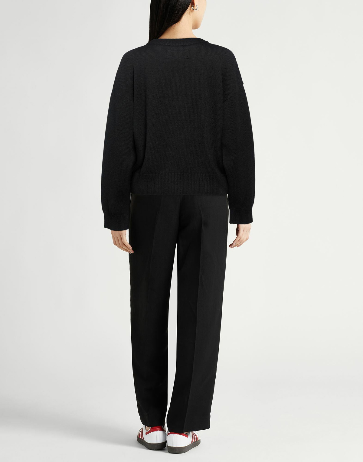 Armarium Womens Sweater in Black