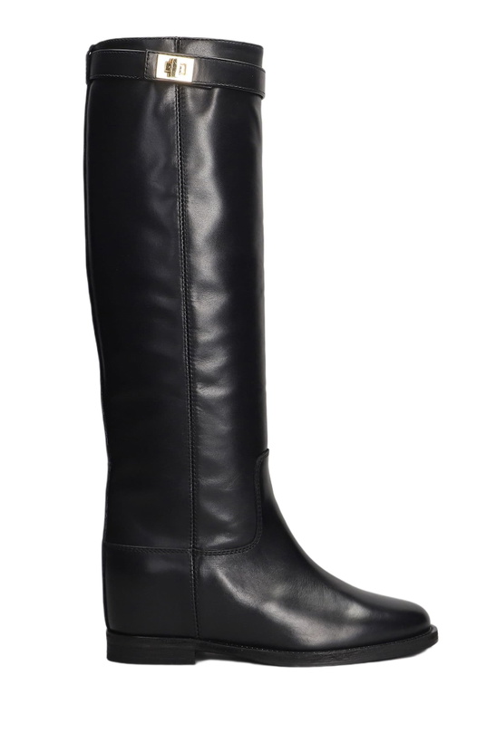 Photo: Via Roma 15 In Black Leather