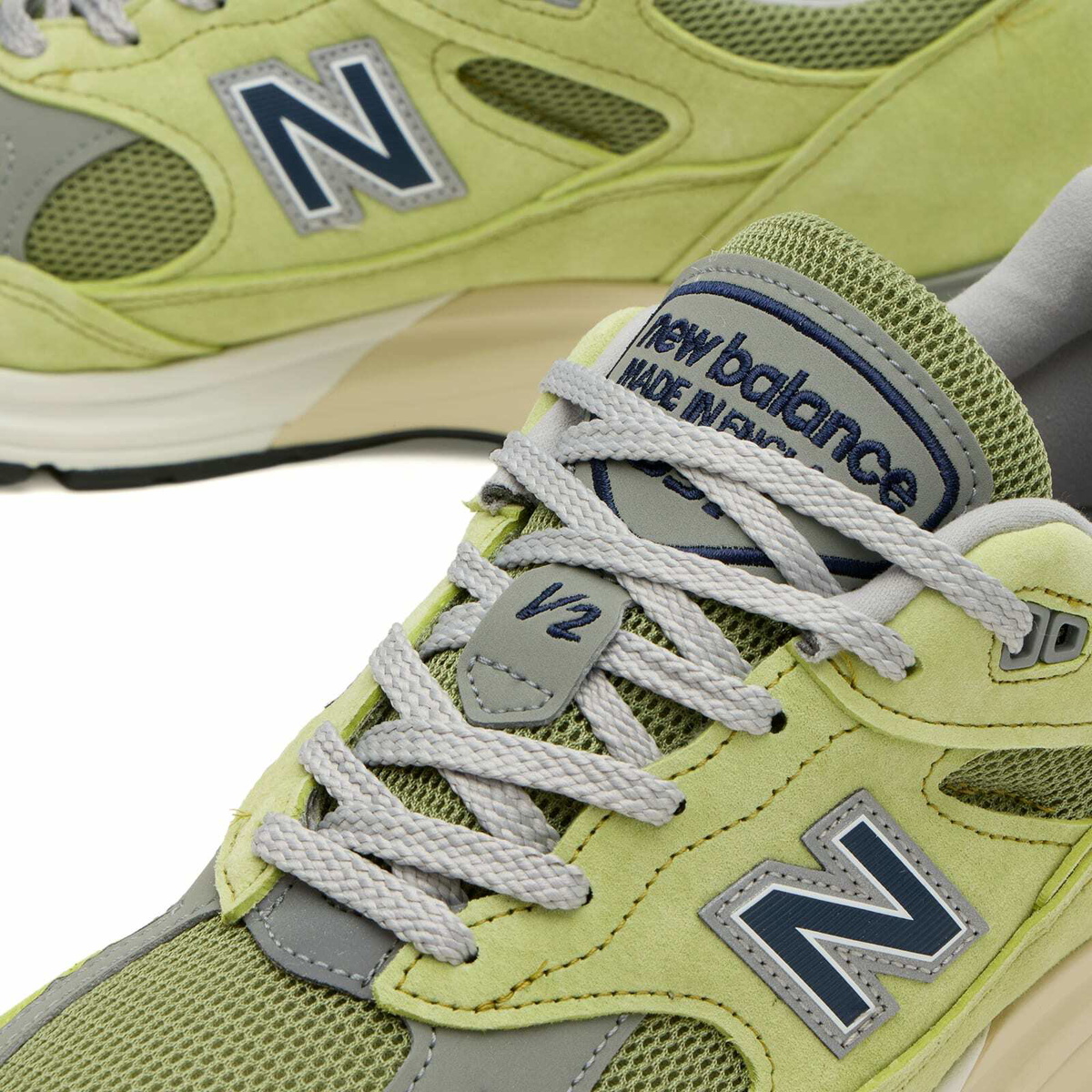 New Balance 991v2 Sneaker in Green Banana/Moss