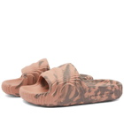 Adidas Adilette 22 in Clay Strata/Earth Strata