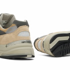 New Balance Men's 992 Sneaker in Tan