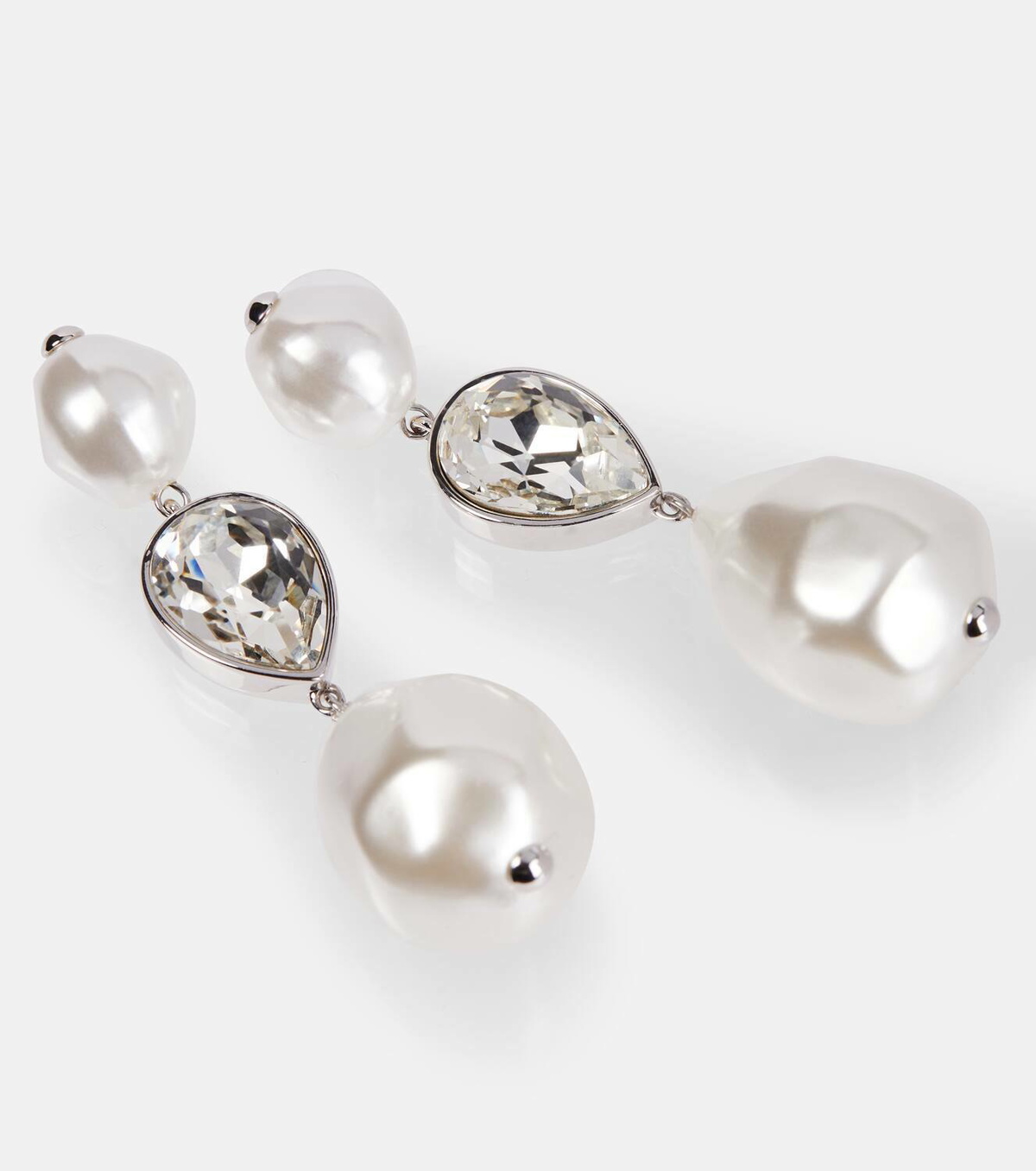 Portrait Pearl Earrings main image 1
