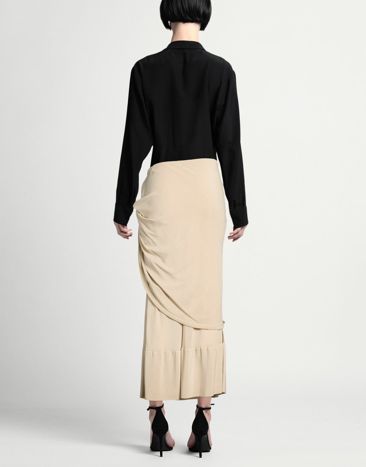 Quira Womens Maxi skirt in Beige