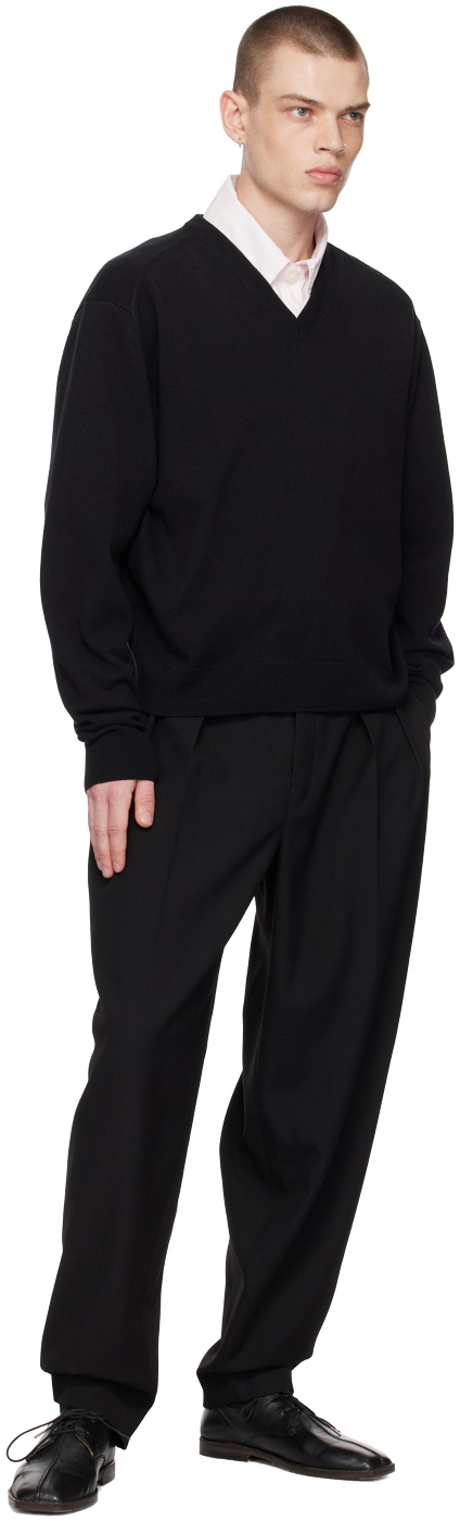 BLACK V-NECK SWEATER W/FLAIR SLV