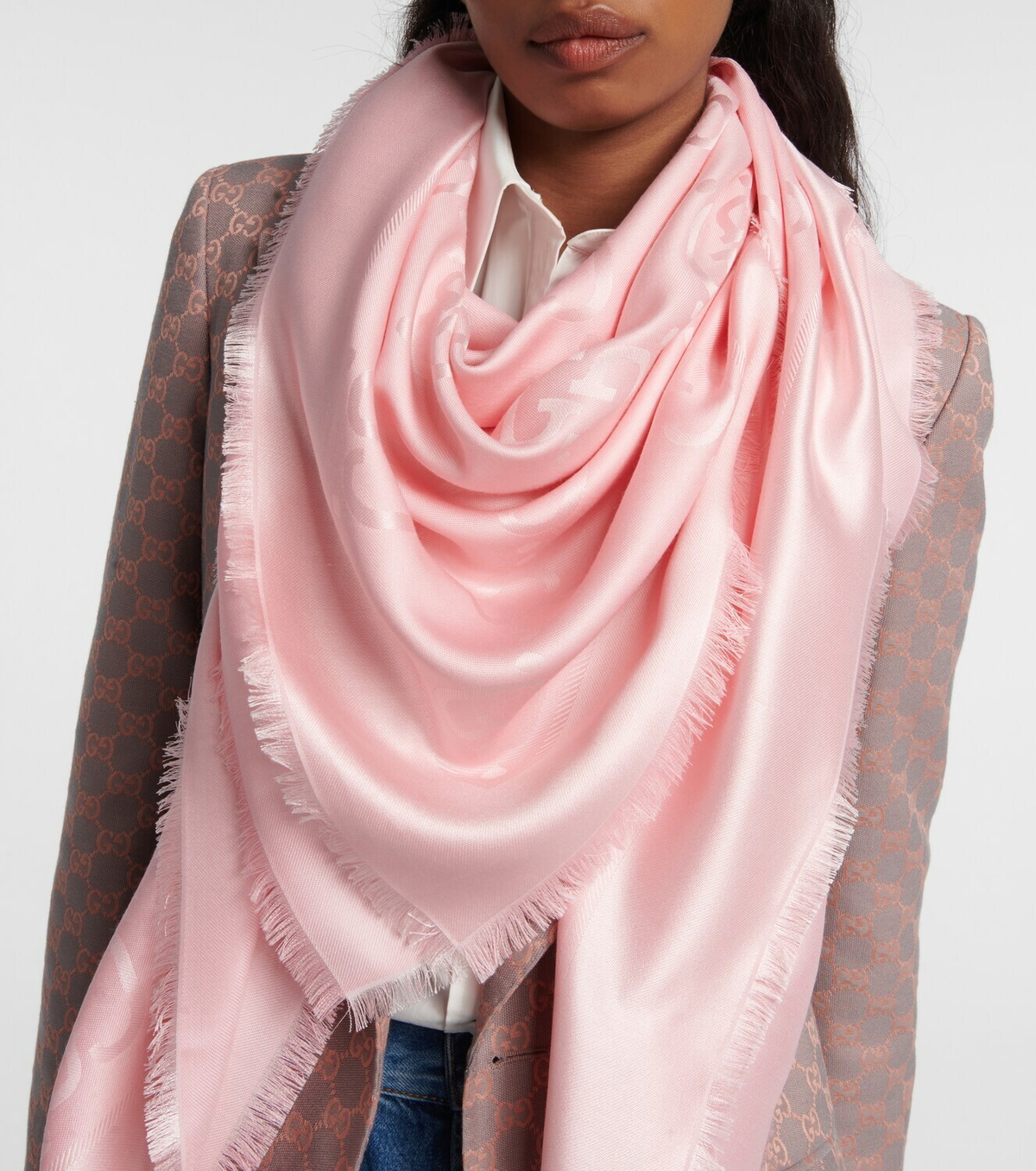 ボレロ・ショール GUCCI Ivory/pink cashmere scarf with logo Gucci | Accessories | Gucci Pink Monogram Wool Fringed