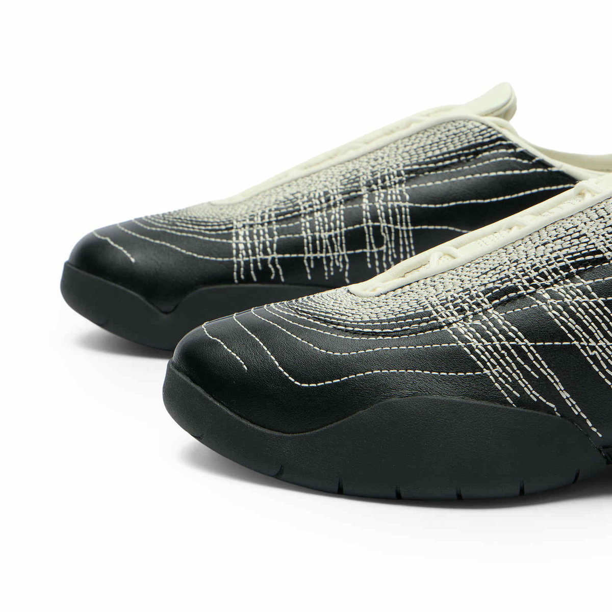 Y-3 Women's Regu Embroidery Trainer in Black