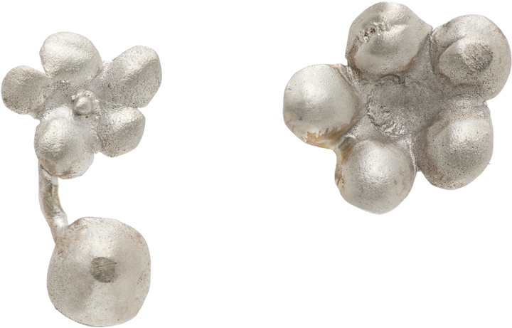 Photo: Rier Stud Earrings