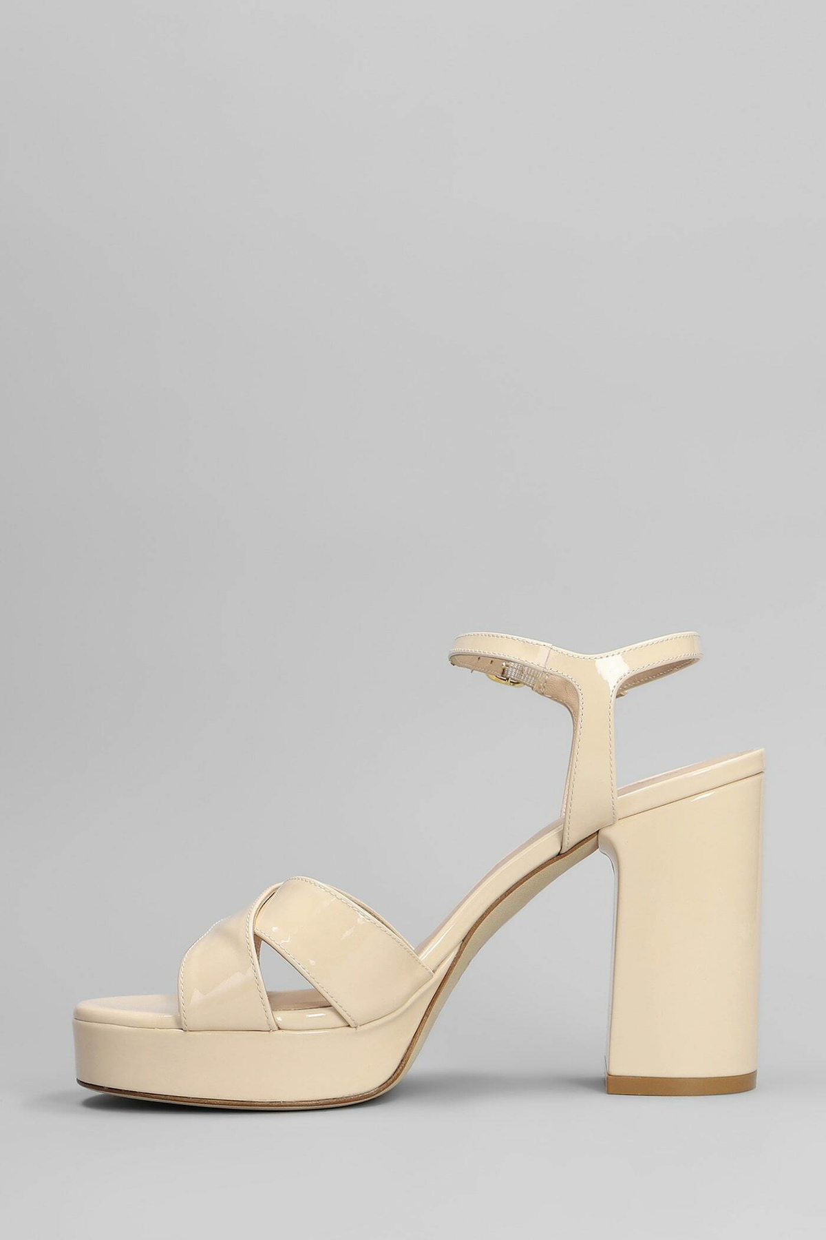 Stuart Weitzman Dayna Platform Sandals In Beige Patent Leather