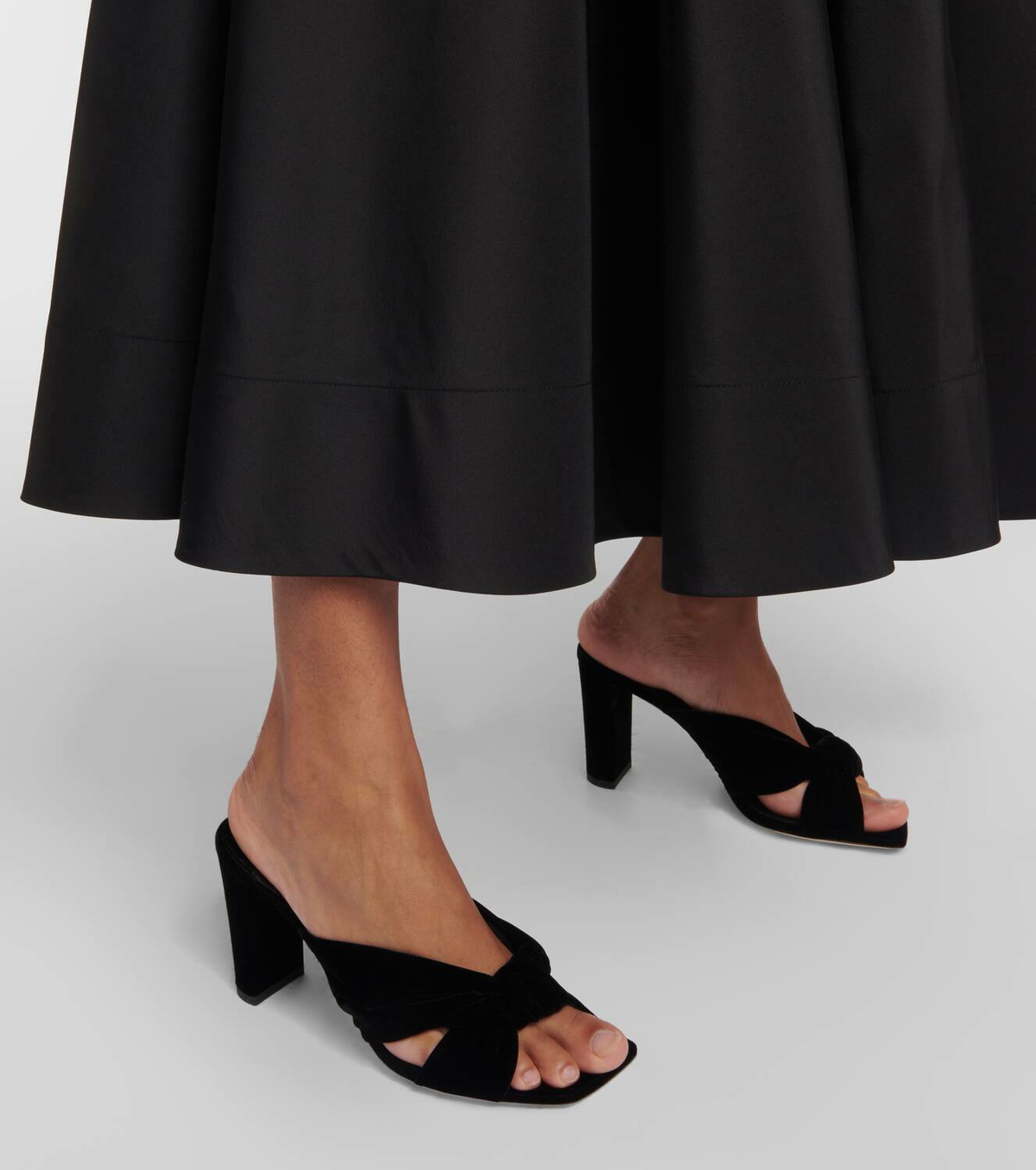 【Jimmy Choo】 Avenue 85ベルベットミュール JIMMY CHOO Avenue 85 knotted velvet mules | NET-A-PORTER