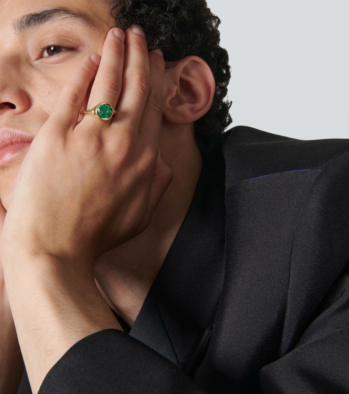 Octavia Elizabeth Lenny 18kt gold ring with emerald