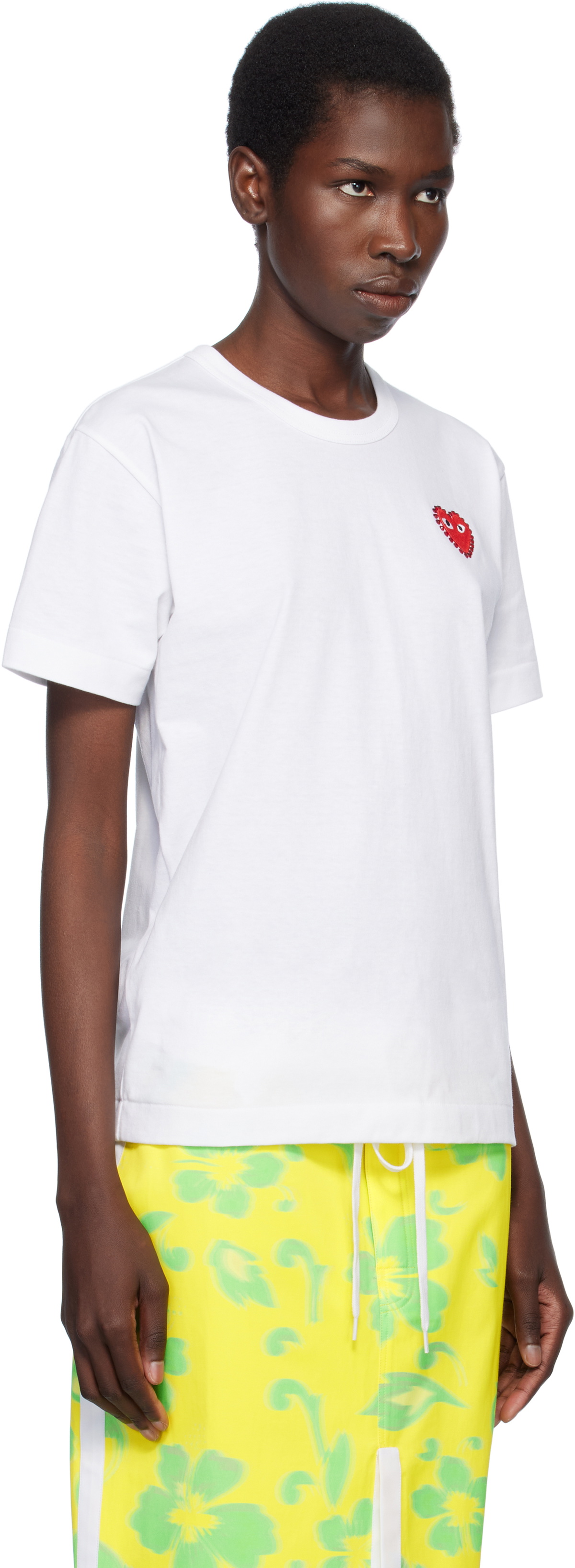 COMME des GARÇONS PLAY White Rhinestone Emblem Red Heart T-shirt