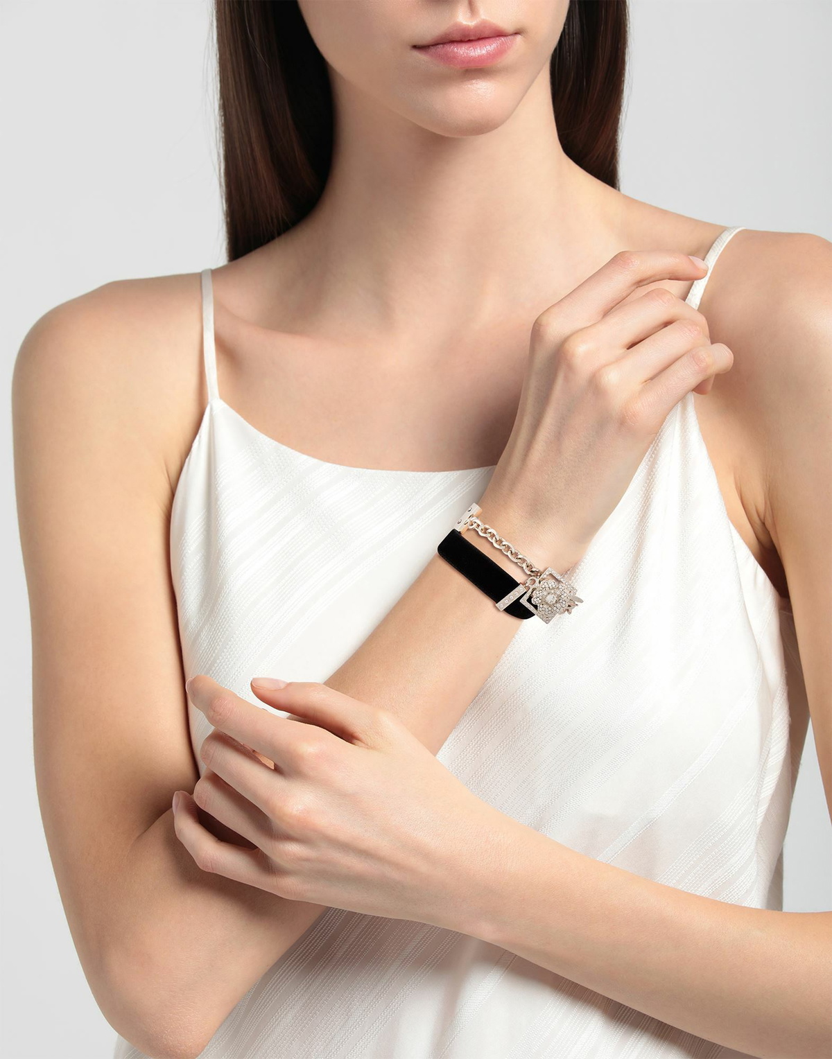 Roger Vivier Womens Bracelet in Black