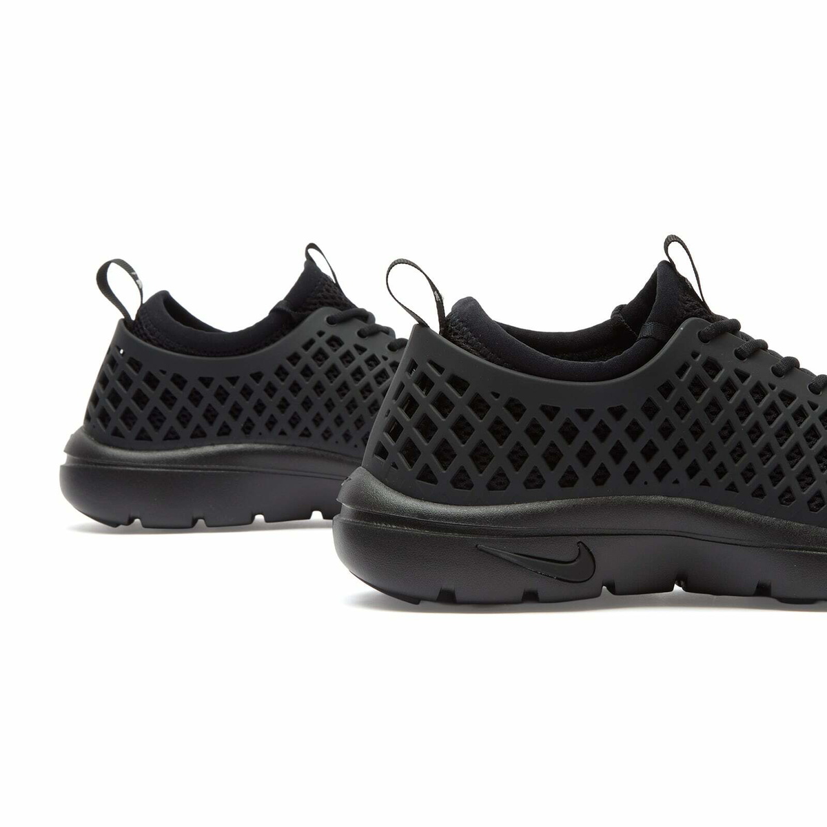 Nike Rejuven8 Run OG QS Sneaker in Black/Sail