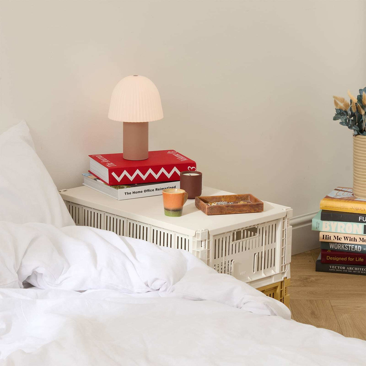 ferm LIVING Frill Portable Lamp in Rose/White 