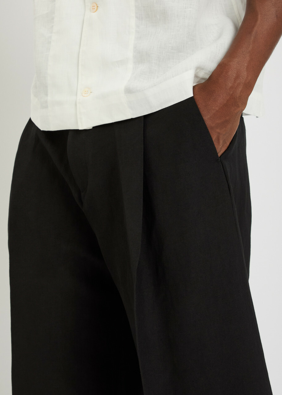 Studio Nicholson Pleated Linen and Wool-blend Shorts Black