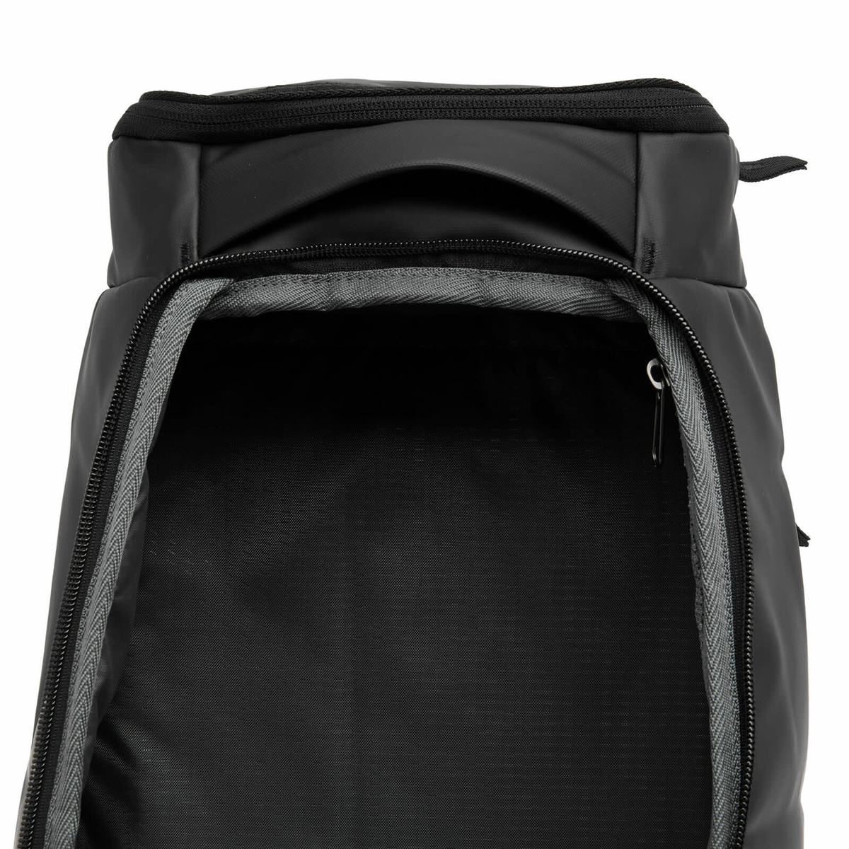 Db Journey Hugger Backpack - 20L in Black Out 